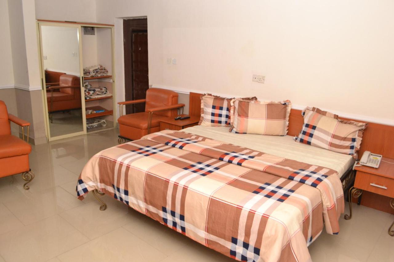 Aquatic Suites & Apartments Aliayabiagba Exterior photo